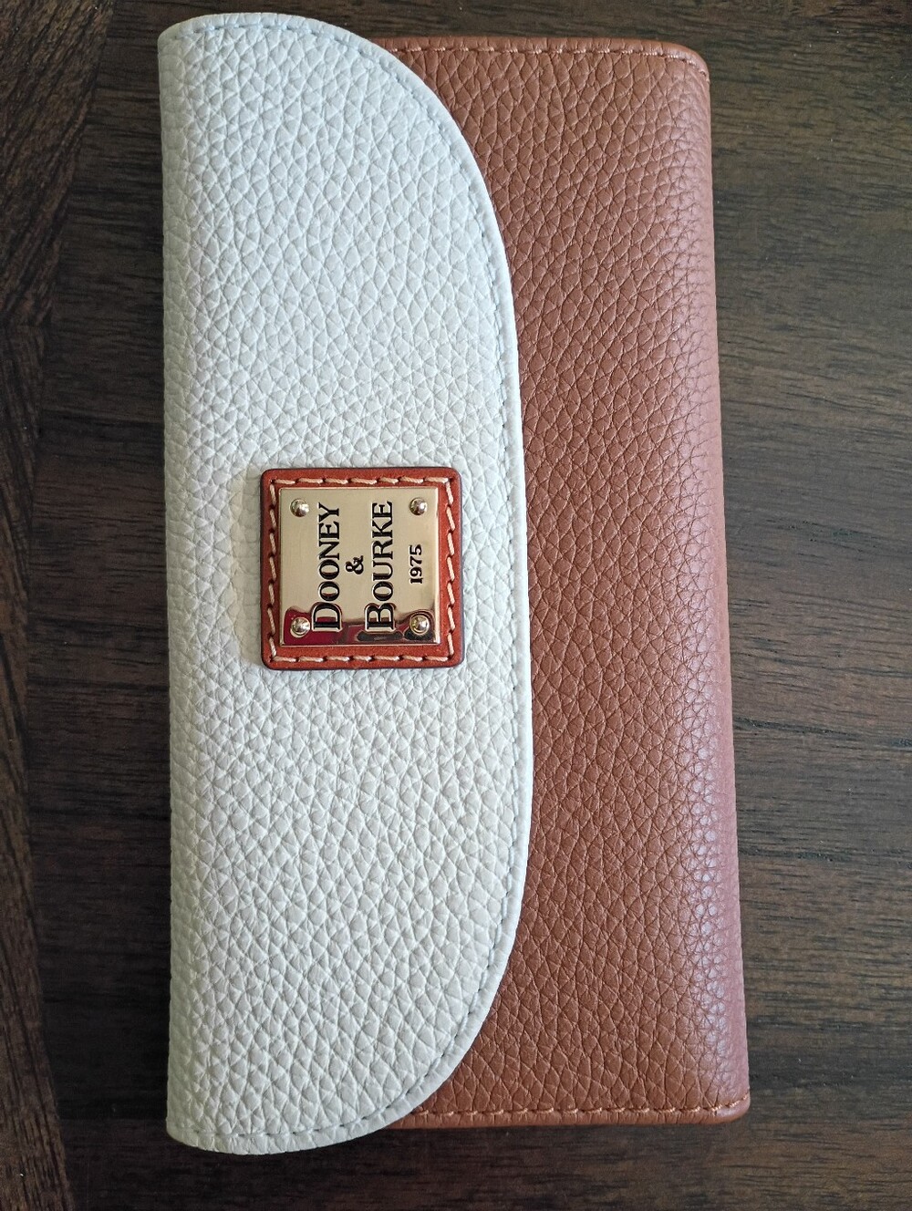 Dooney colorblock continental wallet pebble leather Bone / Tan